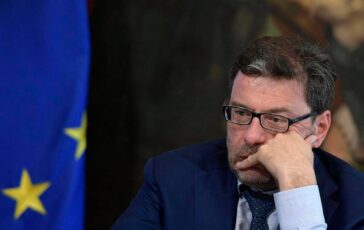 Manovra 2027 verso flat tax per neoassunti under 35 e fondo pensioni. Salta il taglio Irpef per il ceto medio 364x230
