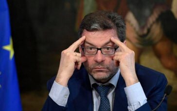 Manovra Giorgetti Burrasca allorizzonte ma lItalia non e spendacciona 364x230