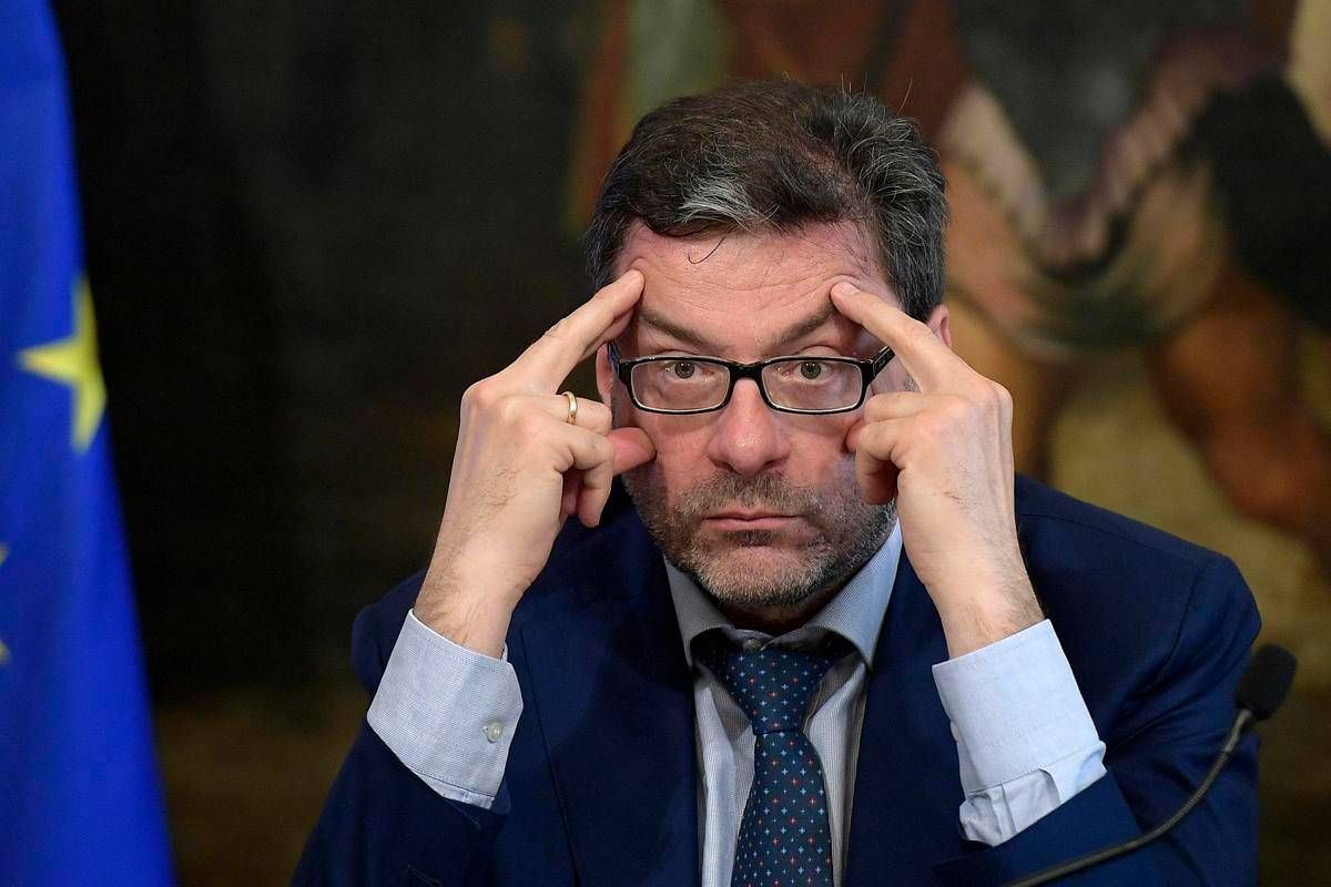 Manovra, Giorgetti: "Burrasca all'orizzonte, ma l'Italia non è spendacciona"
