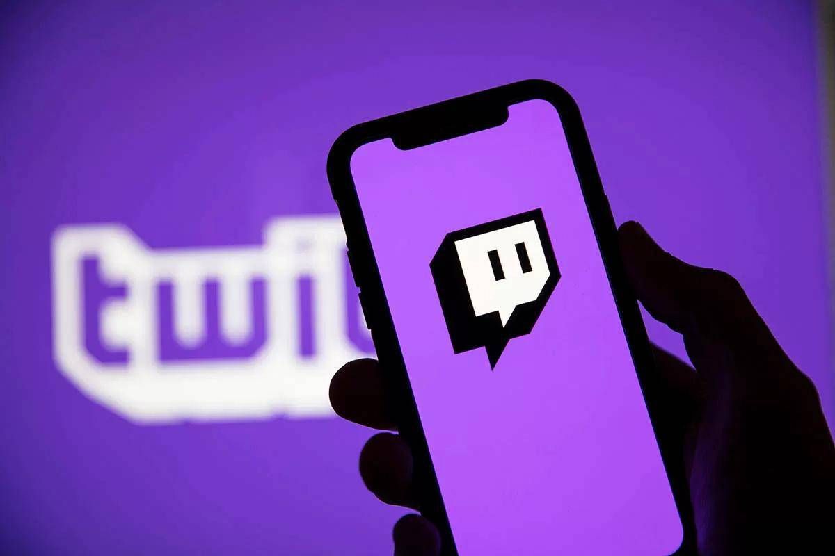 Manuel Otto muore in diretta Twitch, l'influencer aveva 30 anni