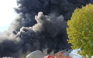Maxi incendio a Malo fiamme in una fabbrica di laterizi Mantenere chiuse porte e finestre 364x230