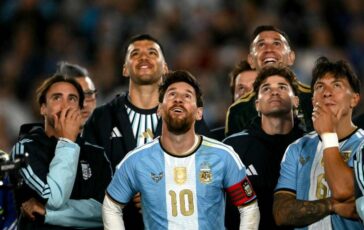 Messi i regali per laddio allArgentina dal bracciale della leggenda ai cartellini dellarbitro e. la Coppa America 364x230