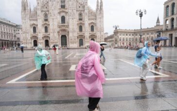 Meteo cede lanticiclone arrivano piogge e rovesci a partire dal Nord Ovest 364x230