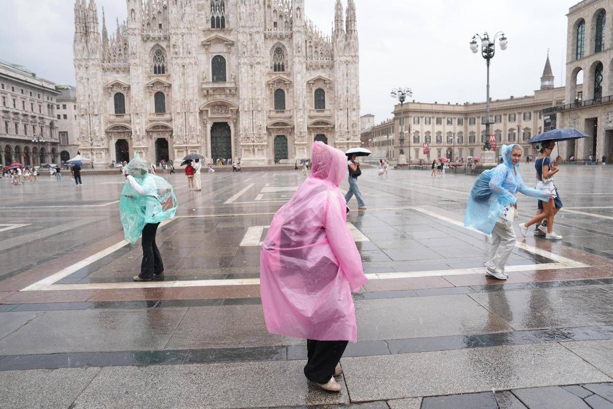 Meteo, cede l’anticiclone: arrivano piogge e rovesci a partire dal Nord-Ovest