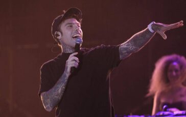 Milano cameriere fa una foto a Fedez in discoteca e viene aggredito dai buttafuori indagini in corso 364x230