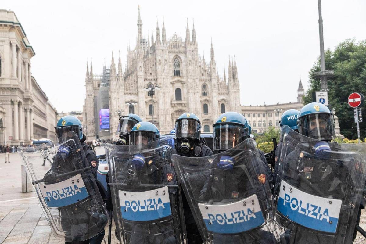 Milano, il lungo ottobre di piazza tra timori e bufale social su violenze e ronde