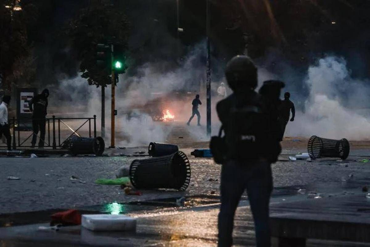 Milano, scontri e devastazioni: tre minori restano in carcere, 21 ai domiciliari o in comunità