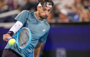 Musetti vince derby con Arnaldi e vola al secondo turno del torneo Atp di Lione 364x230
