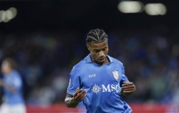 Napoli lesione muscolare per Neres gli azzurri perdono il brasiliano fino alla sosta 364x230
