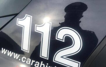 Napoli strattona bimbo di 5 anni e tenta di portarlo via denunciato 45enne 364x230