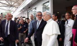 Papa il chirurgo rassicura Pieno recupero in una decina di giorni non ci sono motivi per rinviare il viaggio in America Latina 265x160