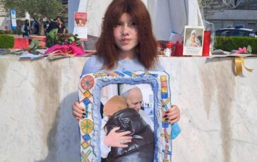 Papa la gioia della 13enne Varvara per le dimissioni Ho avuto il cancro vorrei restituirgli quellabbraccio 364x230