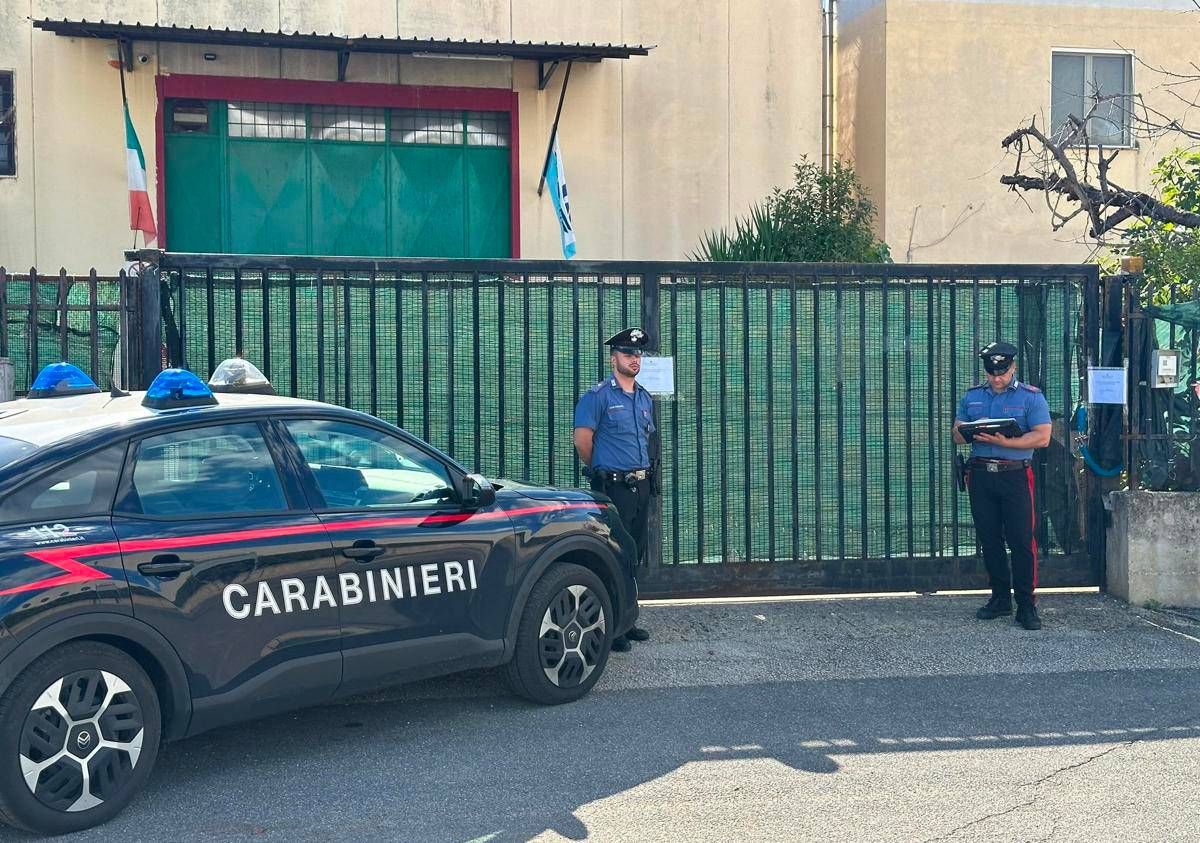 Precipita dal tetto di un capannone a Fiano Romano, morto operaio