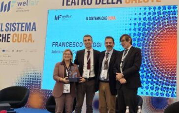 Francesco Maggi erhält den Tessere Salute Award von Adnkronos (364x230).