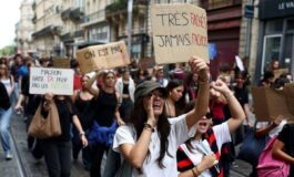 Proteste nei licei in Francia il prof Le occupazioni contro i tagli alleducazione 265x160