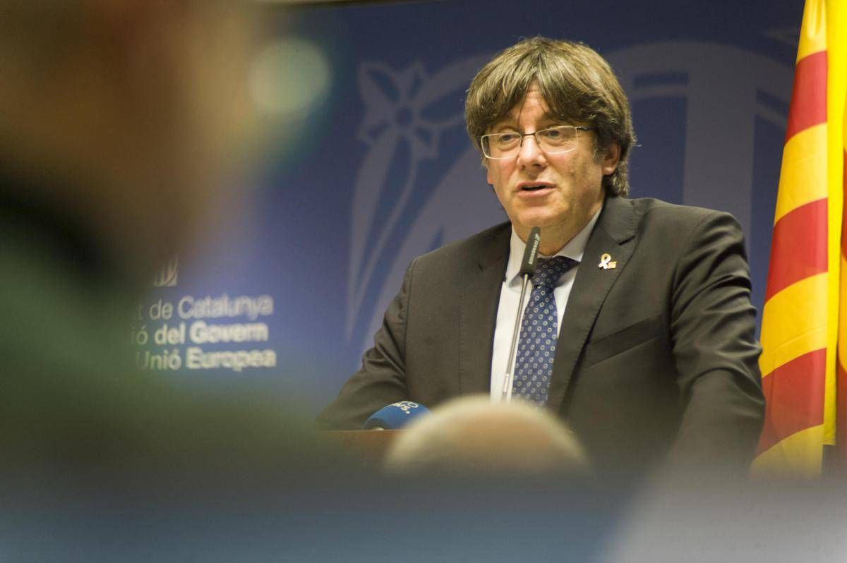 Puigdemont può tornare in Spagna, la Corte revoca l'arresto: scatta il 'fattore Catalogna' sulle elezioni