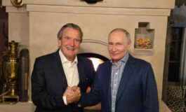 Putin festeggia il compleanno con Gerhard Schroeder lincontro a Mosca e il legame con la Russia 265x160