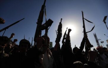 Riad Houthi responsabili attacco aeroporto reagiremo. Raid sauditi contro i ribelli in Yemen 364x230