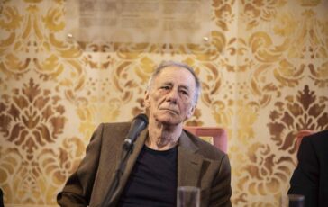 Roberto Vecchioni si prende unaltra pausa Statemi vicino 364x230