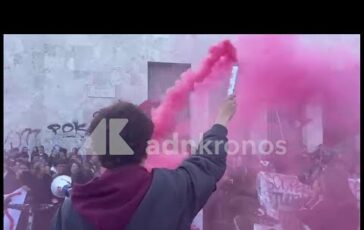 Rome: General strike march begins with students singing "Bella Ciao 2"