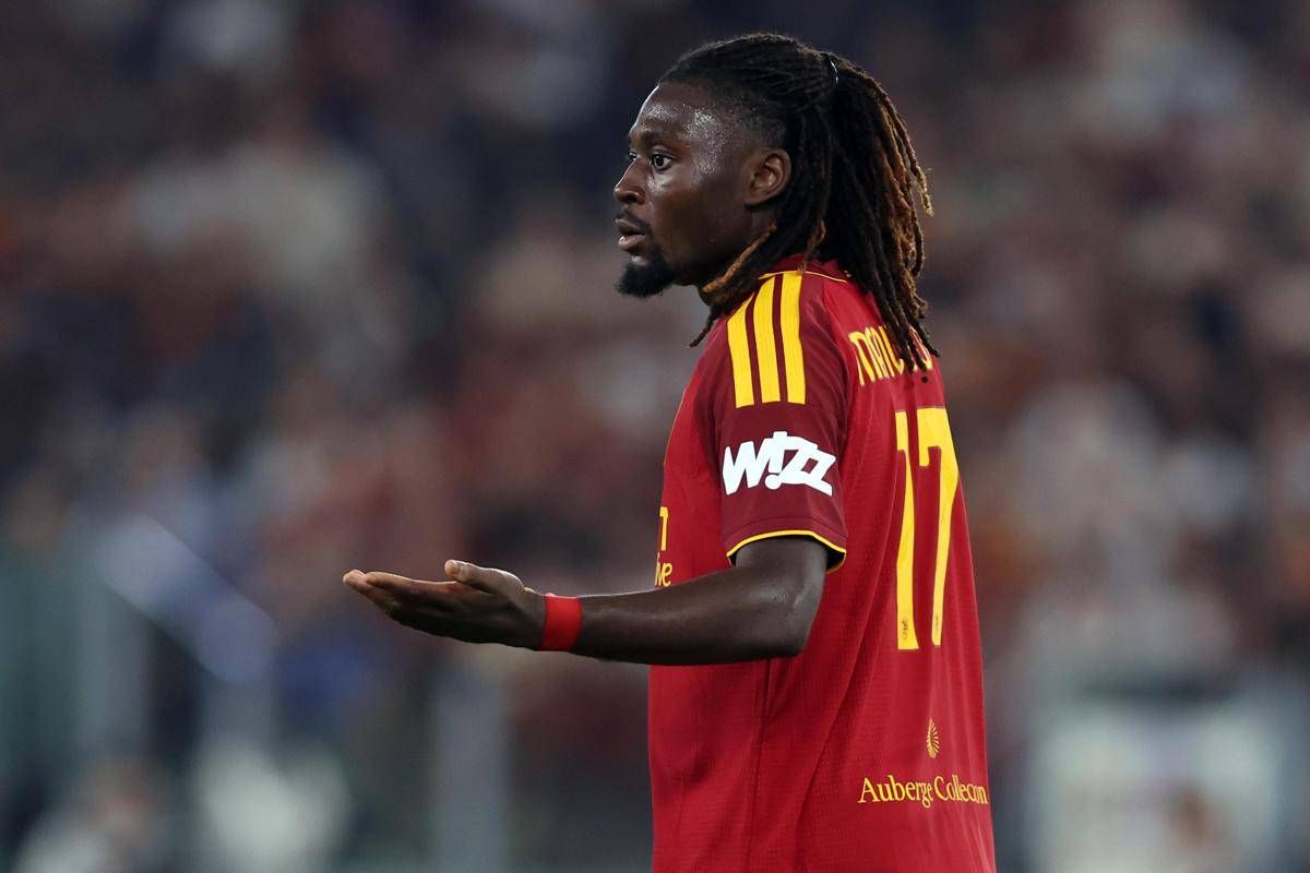 Roma in ansia per Koné: si accascia in campo al 16’, entra Pisilli