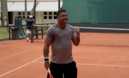 Ronaldo il Fenomeno sorprende anche nel tennis il video in campo conquista pure Djokovic 265x160