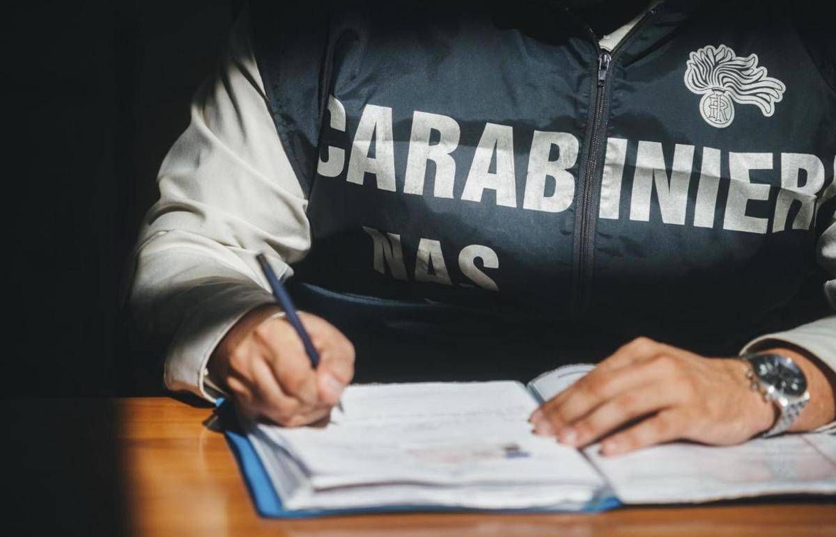 Schiaffi, insulti e violenza sessuale ad anziane in Rsa di Milano: interdetti 3 operatori sociosanitari