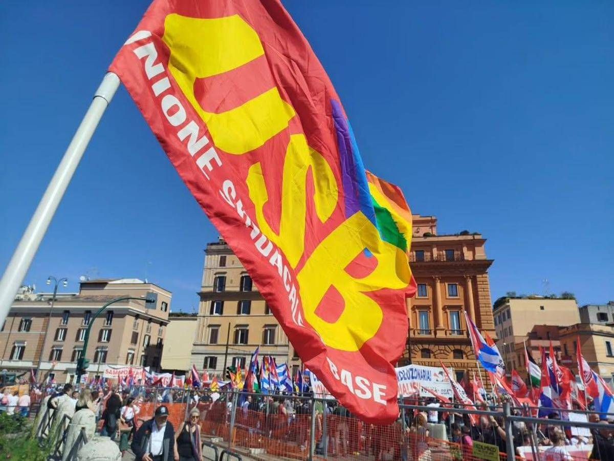 Sciopero generale, cortei e disagi in tutta Italia: Roma e Milano blindate, a rischio i trasporti - Diretta