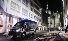 Scontri a Milano perquisizioni per 100 persone 51 sono minorenni. Citta blindata per sabato 265x160