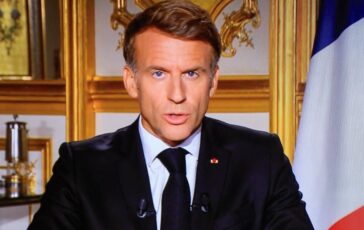 Scontri in Francia Macron Proviamo rabbia nulla giustifica la violenza. Chi ha distrutto dovra pagare 364x230