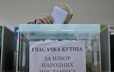 Serbia seggi aperti per le elezioni parlamentari al voto 64 milioni di elettori 364x230