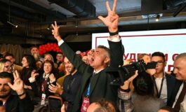 Serbia svolta alle elezioni politiche vittoria schiacciante della Lista degli Studenti Vucic riconosce la sconfitta 265x160