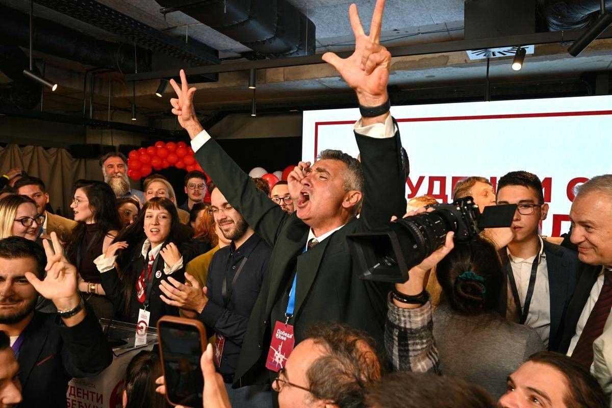 Serbia, svolta alle elezioni politiche: vittoria schiacciante della Lista degli Studenti, Vucic riconosce la sconfitta