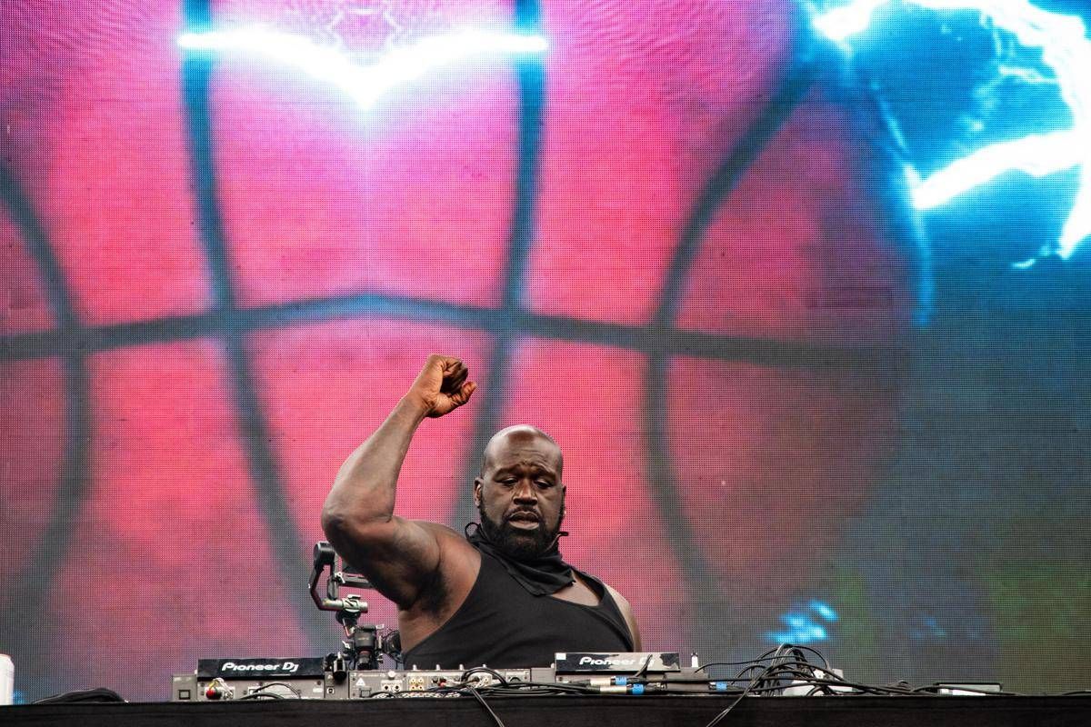 Shaquille O'Neal "sfida" Schwarzenegger: la leggenda Nba si allena da bodybuilder a 54 anni