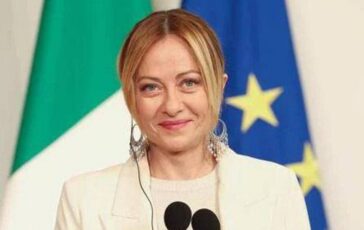 Sondaggi politici Fratelli dItalia primo partito centrodestra avanti sul campo largo. Pd arretra 364x230