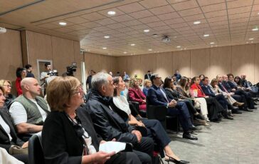 Stefano Torzullo Targa a Federica sia seme di cambiamento 364x230