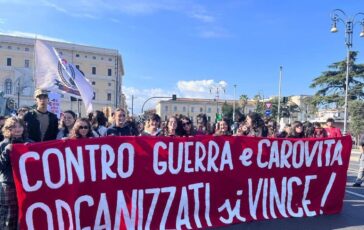 Studenti e lavoratori in piazza cortei in tutta Italia scontri a Roma e Torino 364x230
