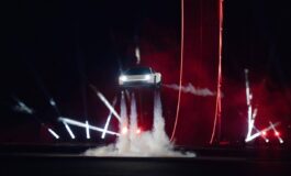 Tesla svela la Roadster lauto sportiva capace di volare in produzione dal 2028 265x160