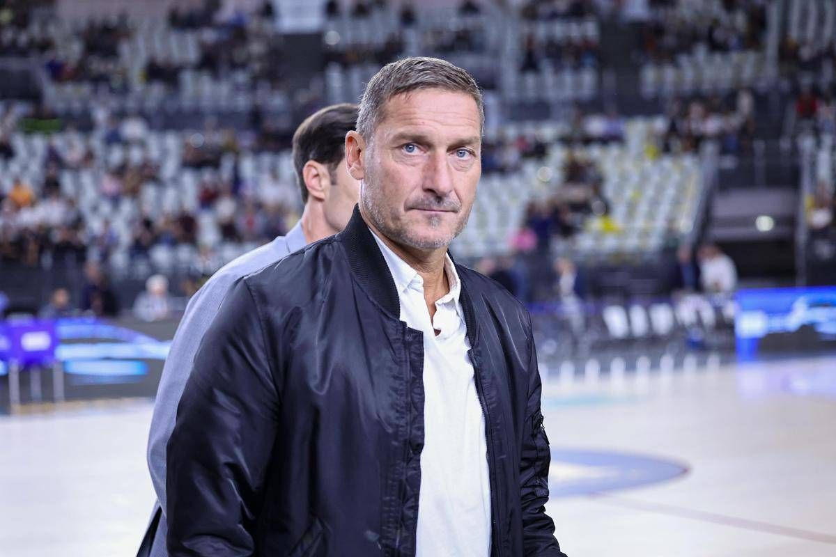 Totti e la prima visita alla prostata: "Dottore, cosa vorrebbe fare con questo arnese...?"