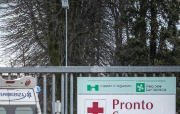Trovato neonato abbandonato in un sacchetto della spesa a Cinisello trasportato in codice rosso in ospedale 364x230