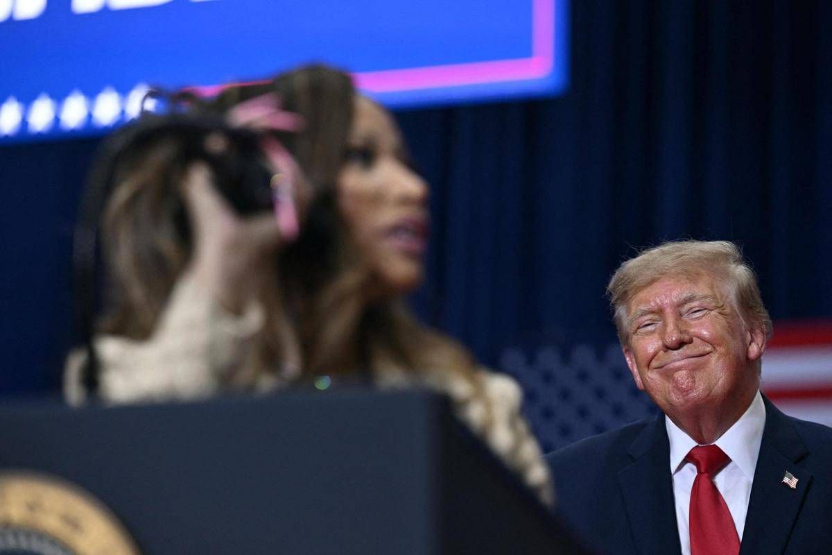 Trump 'apre' a Nicki Minaj portavoce della Casa Bianca: "Buona idea, ci penserò"