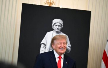 Trump festeggia Colombo alla Casa Bianca caccia al voto degli italoamericani 364x230