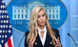Trump la nuova portavoce Katie Zacharia si presenta solo 3 domande e un lapsus 265x160
