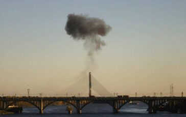 Ucraina Russia colpisce un altro ponte a Kiev. Il sindaco Gli attacchi stanno distruggendo la citta 364x230