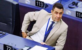 Ucraina Vannacci contro Zelensky Ricatta lEuropa e vuole 70 miliardi 265x160