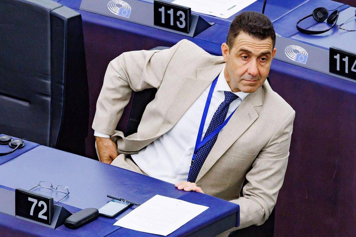 Ucraina, Vannacci contro Zelensky: "Ricatta l'Europa e vuole 70 miliardi"