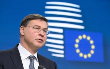 Ue Dombrovskis Esamineremo a fondo le richieste di Italia e Grecia no a nuove forme di flessibilita 364x230