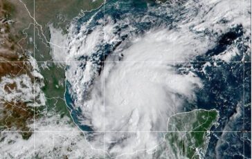 Uragano Isaias cresce lallerta negli Usa evacuazioni e scuole chiuse in Florida e Alabama 364x230