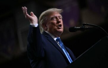 Usa Trump punge lEuropa Facevamo ridere ora vogliono copiarci 364x230