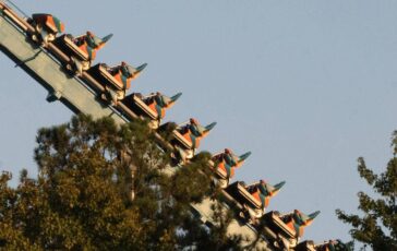 Usa incidente sulle montagne russe al parco divertimenti in Georgia 1 morto e numerosi feriti 364x230